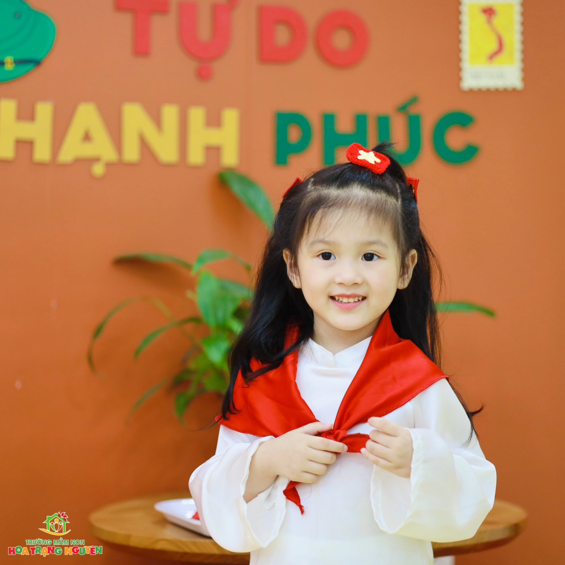 Rực rỡ sắc đỏ tự hào Việt Nam tại Hoa Trạng Nguyên